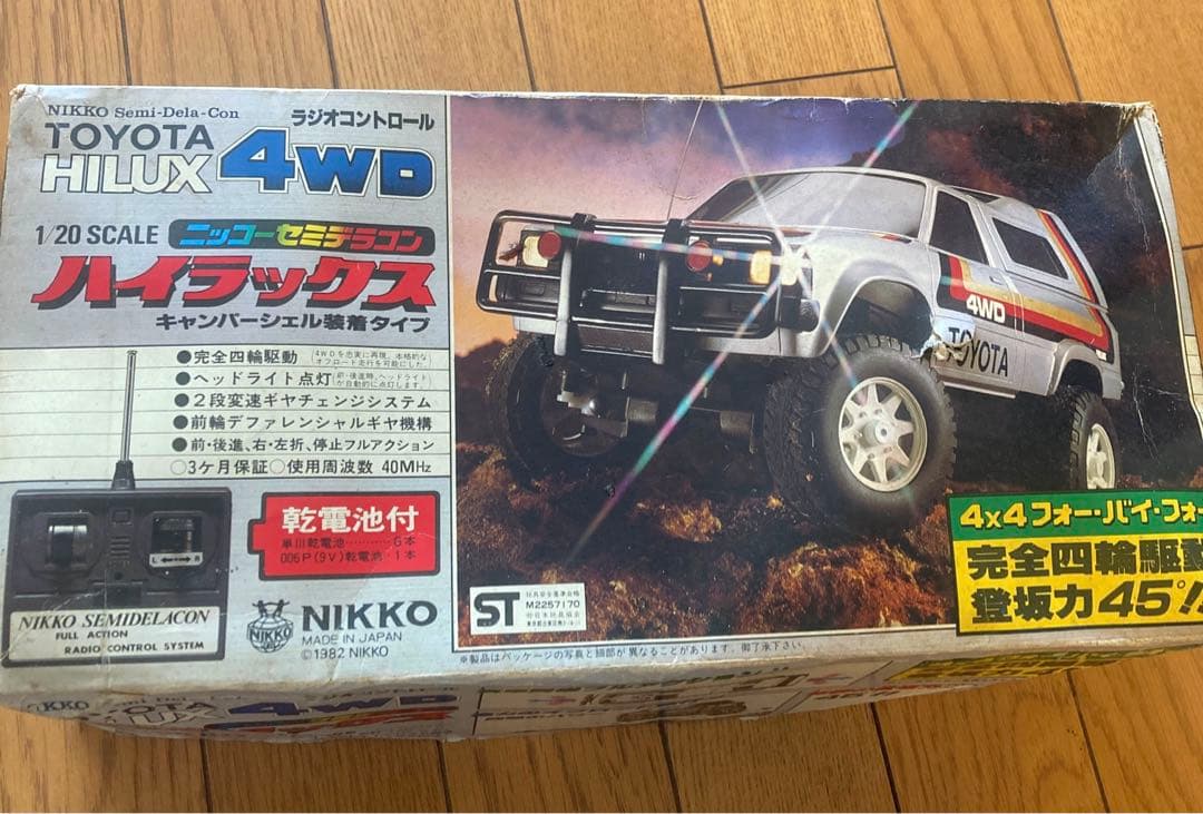 ラジオコントロール TOYOTAHILUX4WDセミデラコン スケール1/20