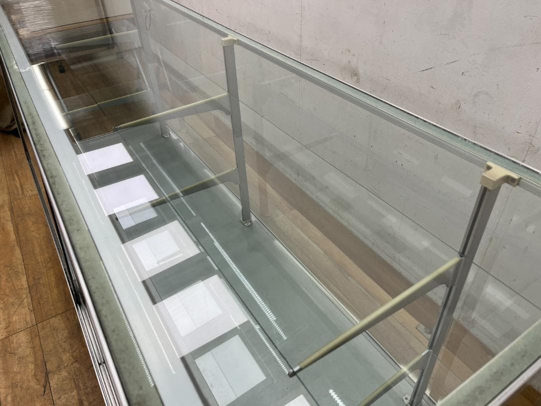 ガラスショーケース（台形）　店舗用