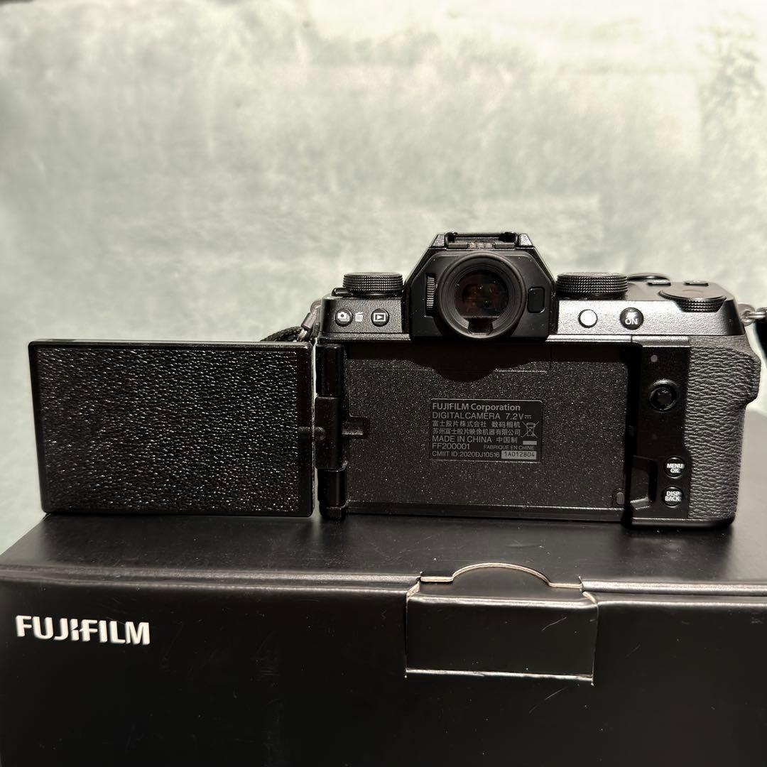 【美品】FUJIFILM XS10 ボディ 女性使用 液晶フィルム付 付属品完備
