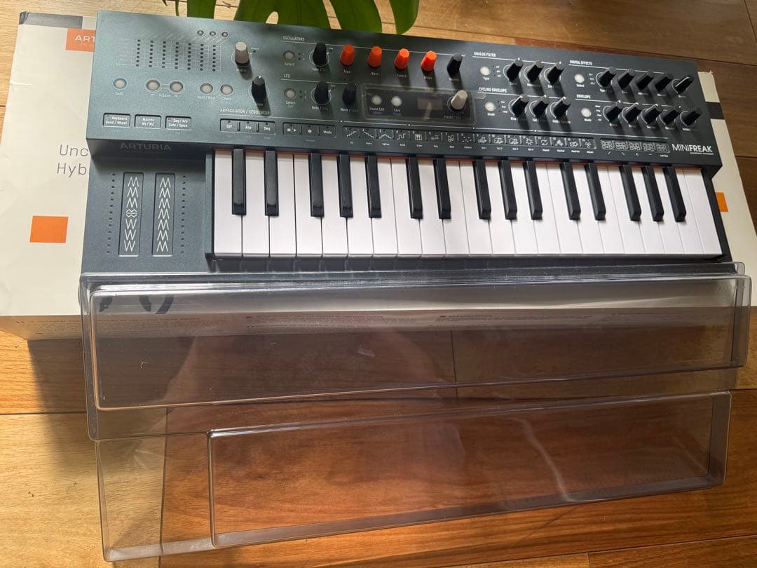 新品同様！Arturia MiniFreak ハイブリッドシンセサイザー