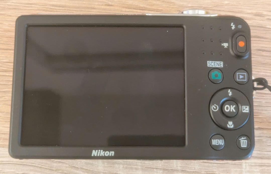 ♥ほぼ新品・未使用品♥ニコン Nikon COOLPIX L30 レッド