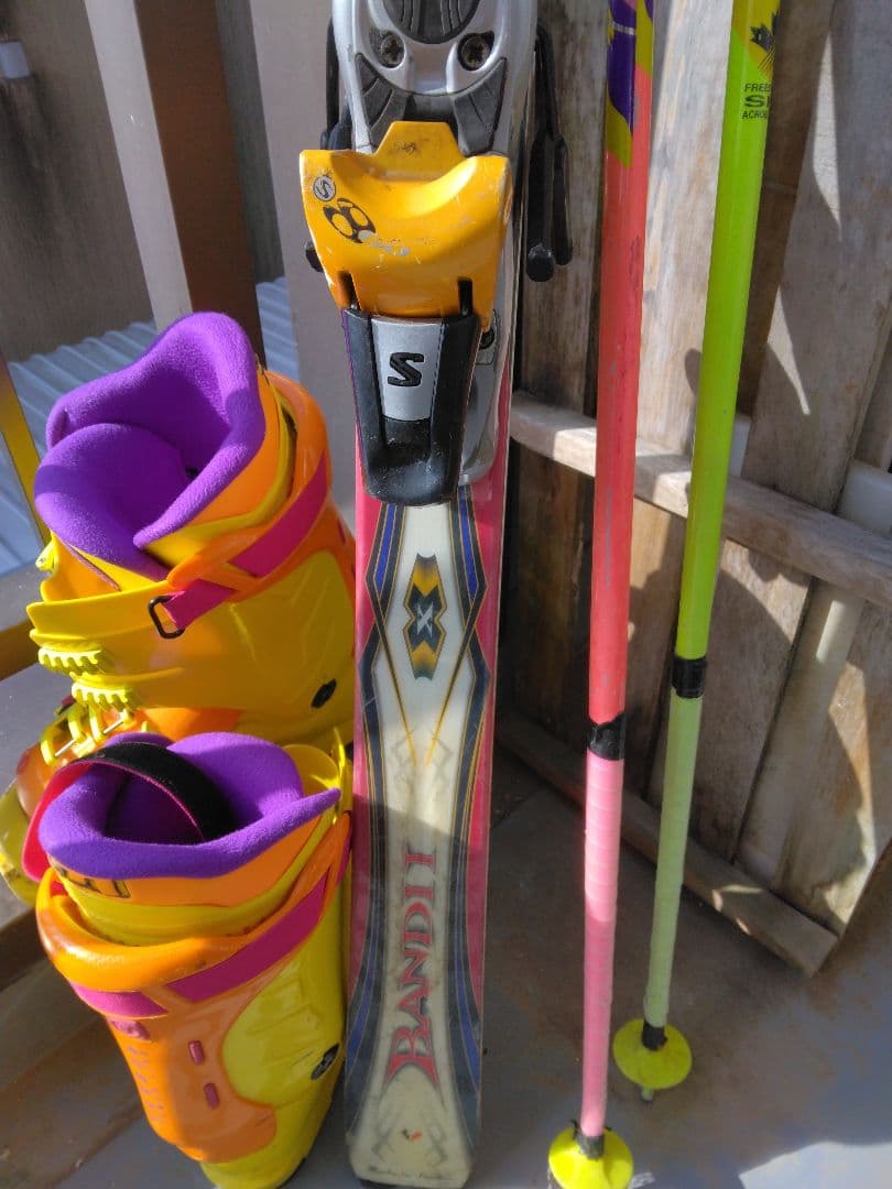 ROSSIGNOLカービングスキー　　　 Bandit ピンク/イエロー