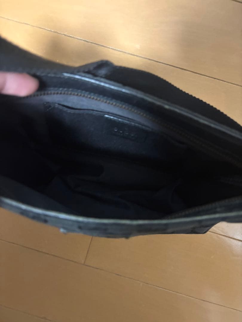 GUCCI ブラック ショルダーバッグ　ブランド