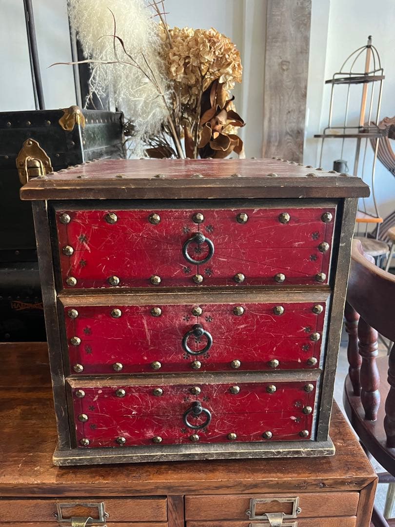 レトロな箪笥　引き出し　チェスト　レザー