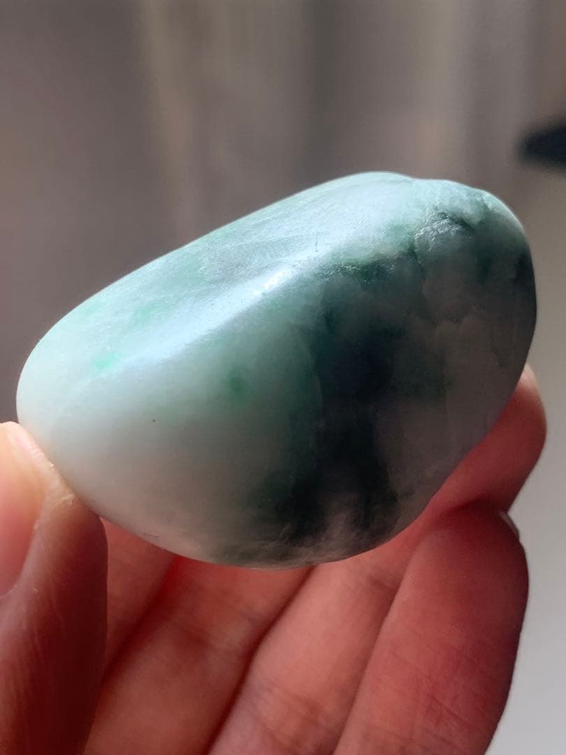 糸魚川ひすい極上海石　67g 翡翠　鉱物標本　コン沢　水石　根付　糸魚川翡翠