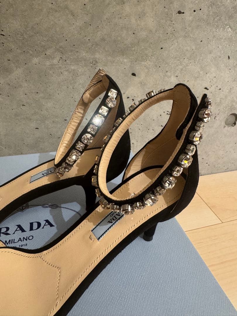 [[⭐︎きゃあこ⭐︎]]PRADA ブラック サンダル ビジュー付き