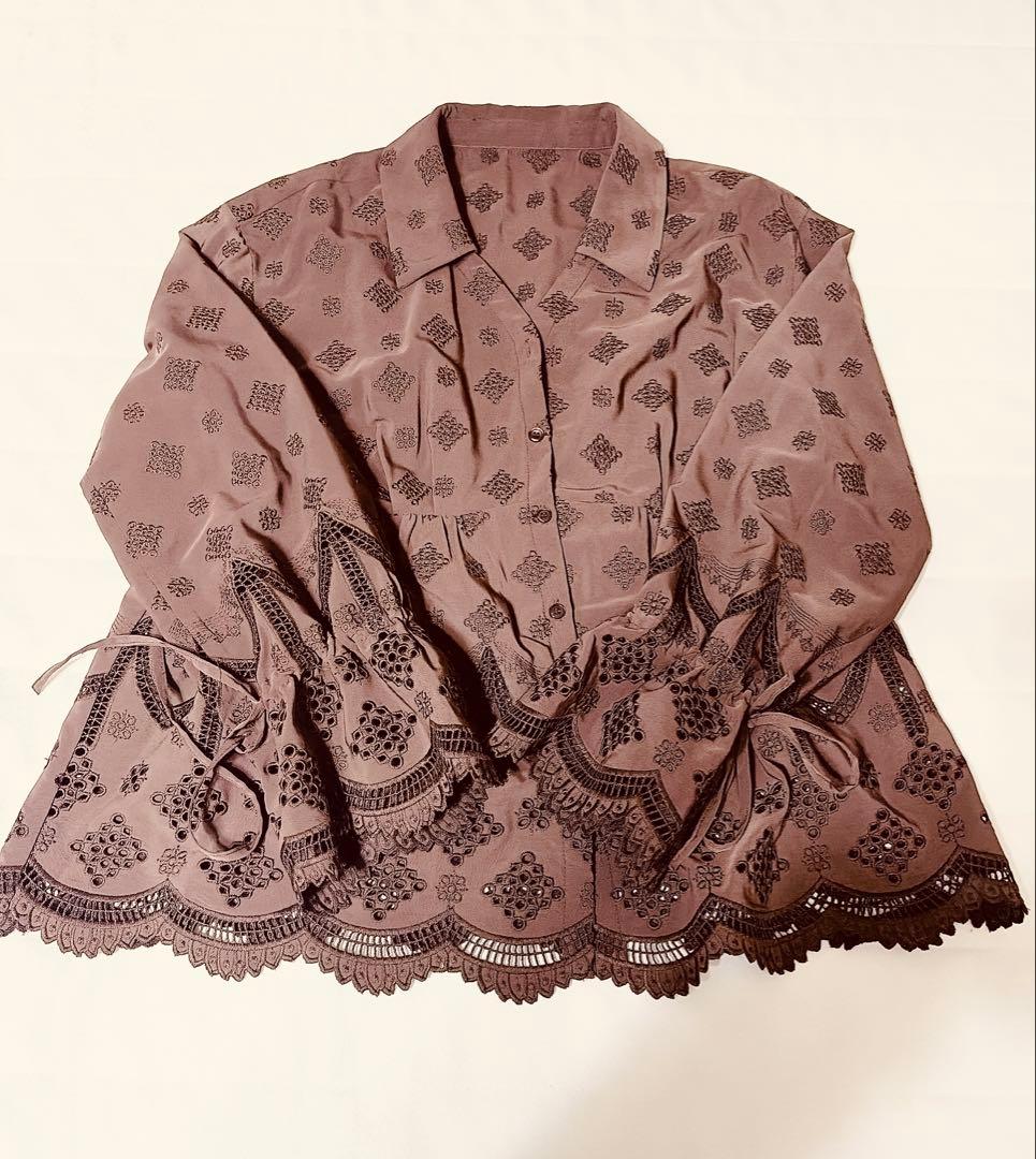 値下げ！エストラータ エンブロイダリーリボンスリーブブラウス cohina