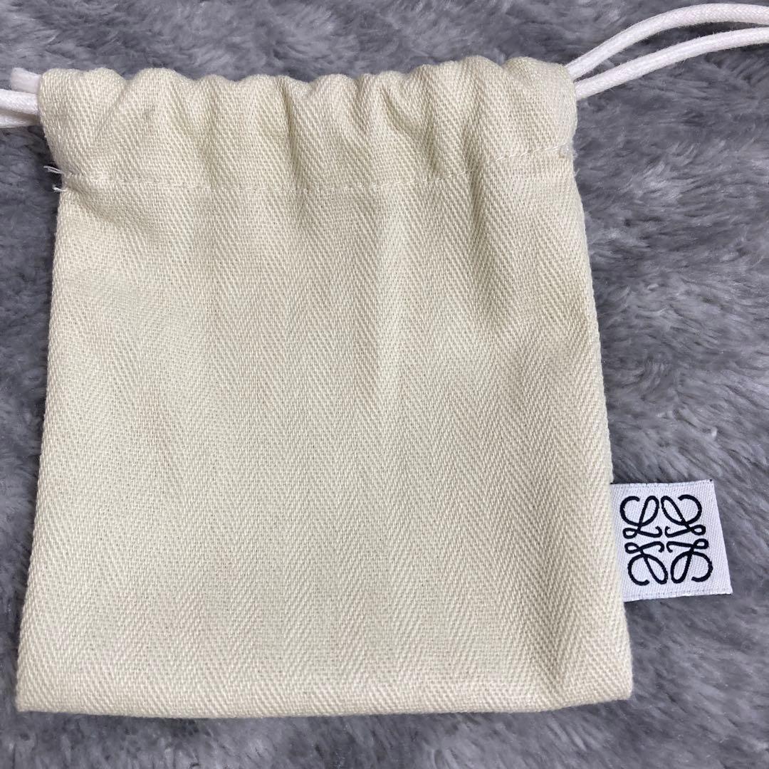 ロエベ　シルバブローチ　ワイワイ