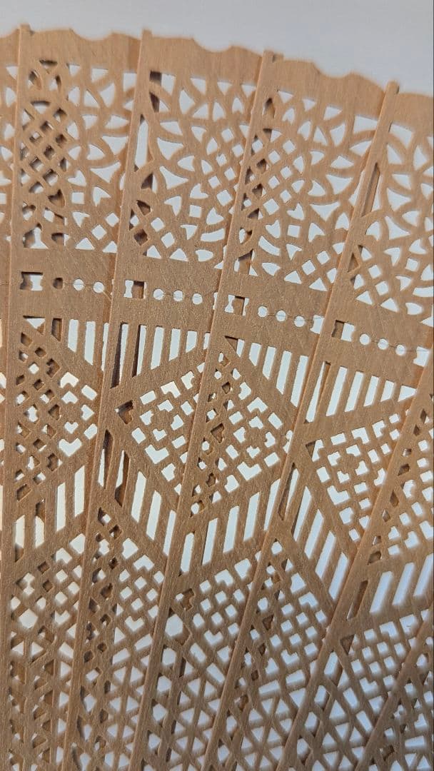 送料無料　最高級品　香木白檀透かし彫り扇子 共箱　本物保証　中国古玩骨董　センス