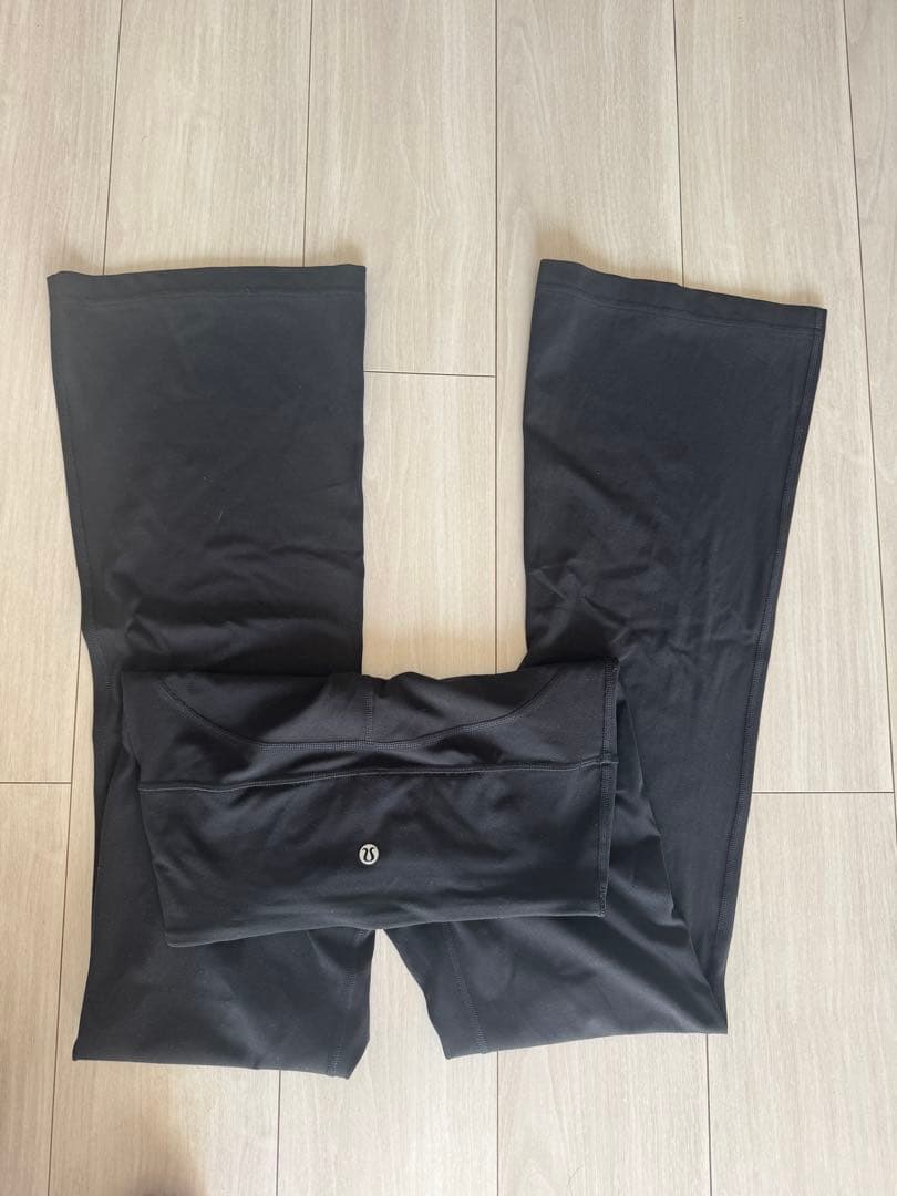lululemon ブラック フレア ヨガパンツ