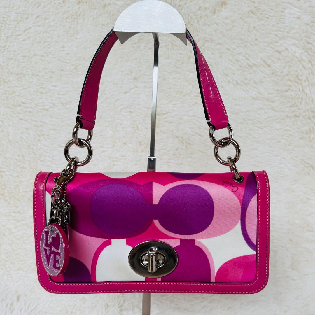 COACH グラフィックハンドバッグ チャーム付き