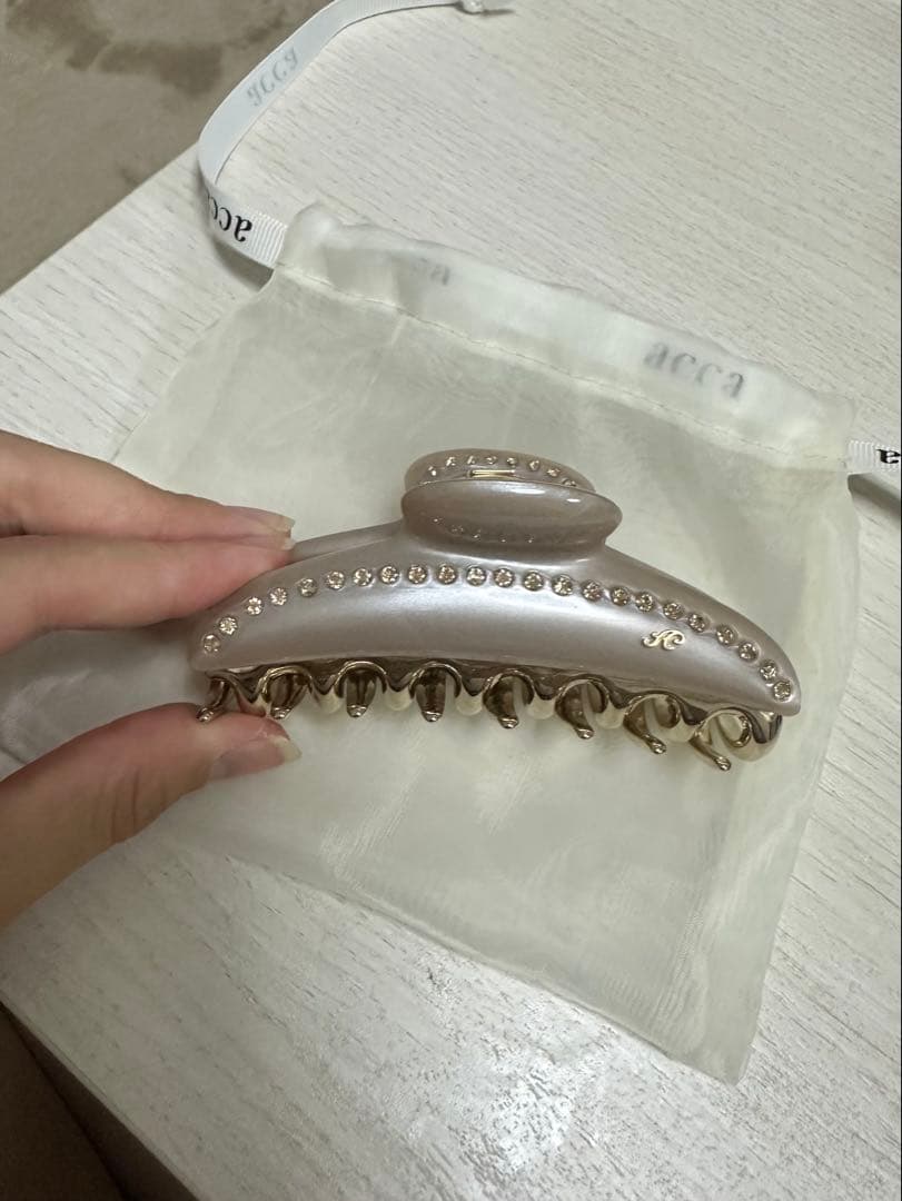 acca ストーン付きヘアクリップ ベージュ　アッカ