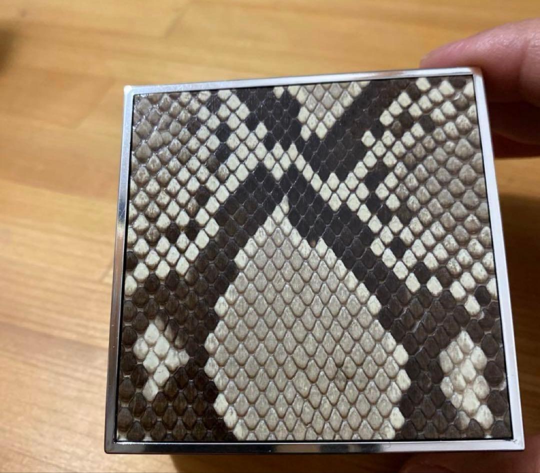 GIVENCHY プリズム リーブル 5 パイソン エディション 限定