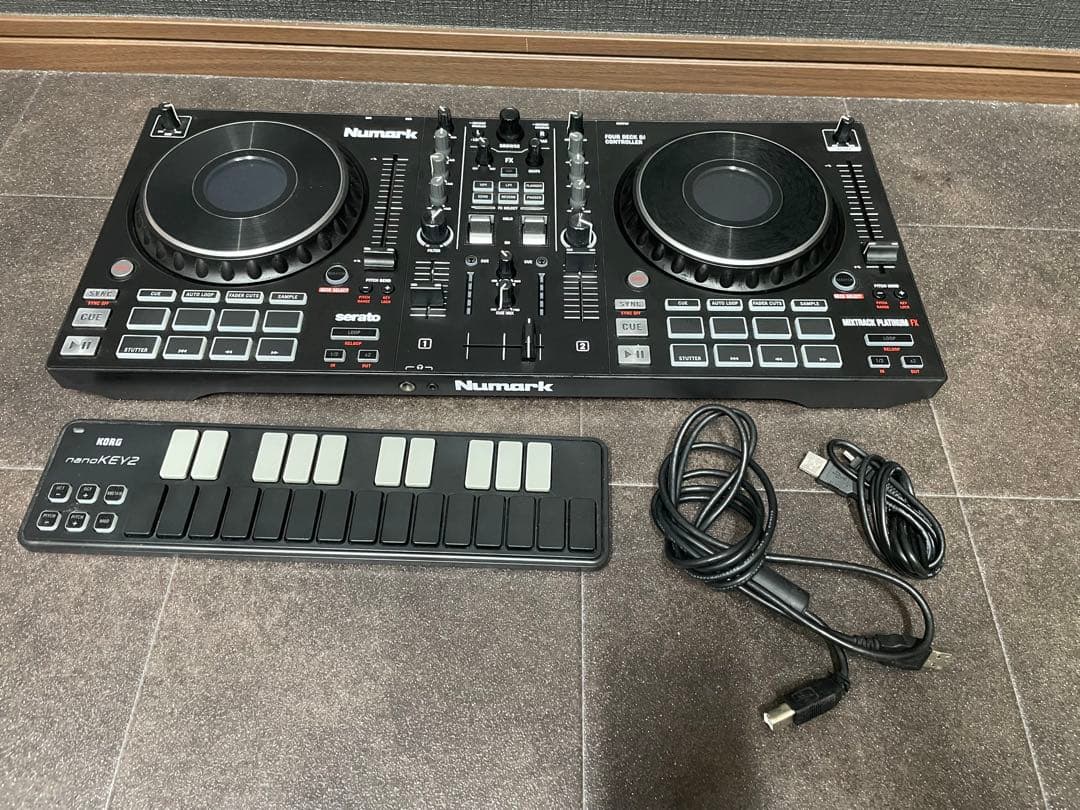 Numark Mixtrack Pratinum DJコントローラー