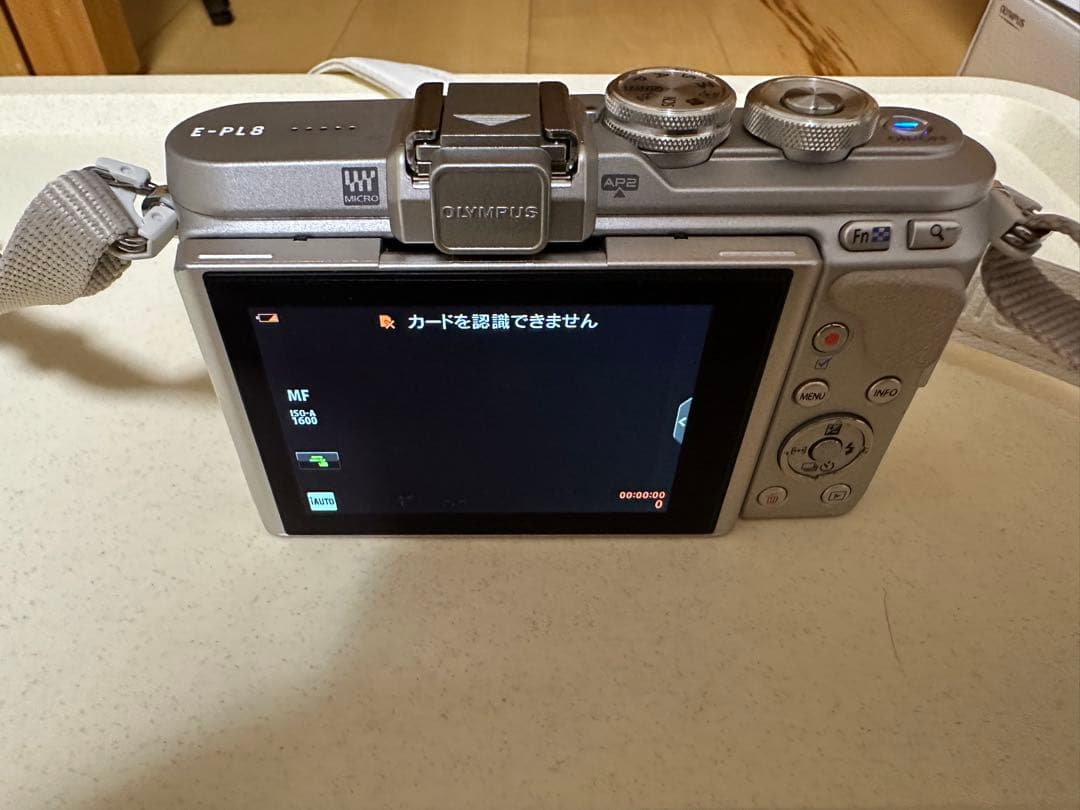 OLYMPUS E-PL8 ミラーレス一眼カメラ