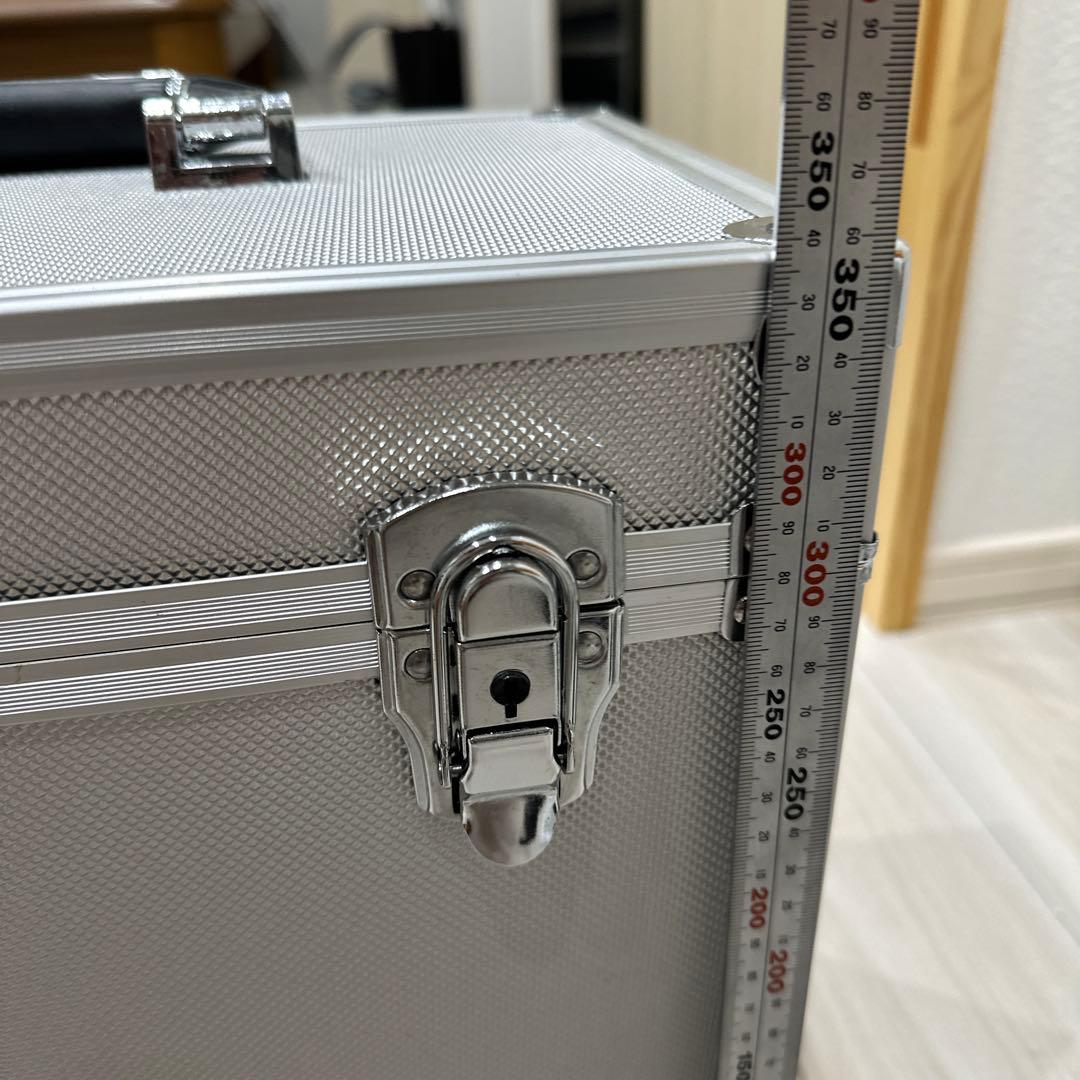 シルバーアルミニウムケース 鍵付き　レコードケース