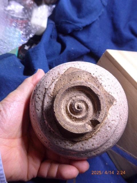 とても古い井戸茶碗です。名はありません。箱もありません。継ぎがあります