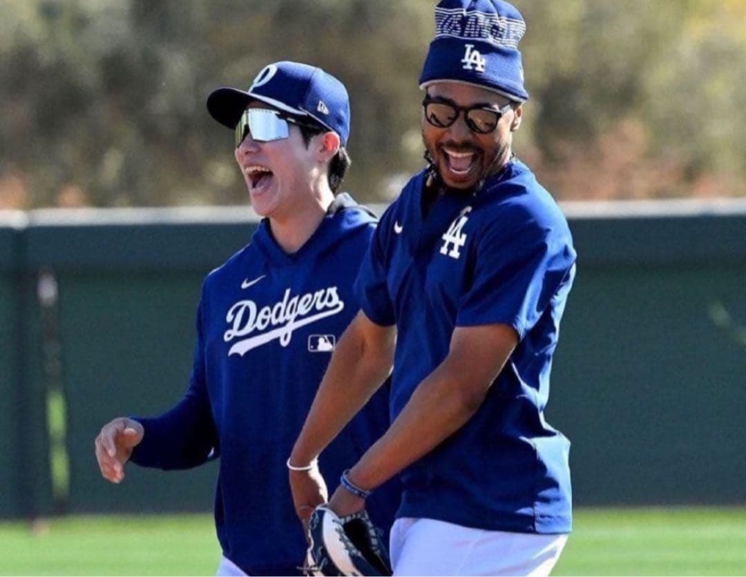 ドジャース 選手着用品 ノースリーブパーカー サイズM 新品未使用タグ付