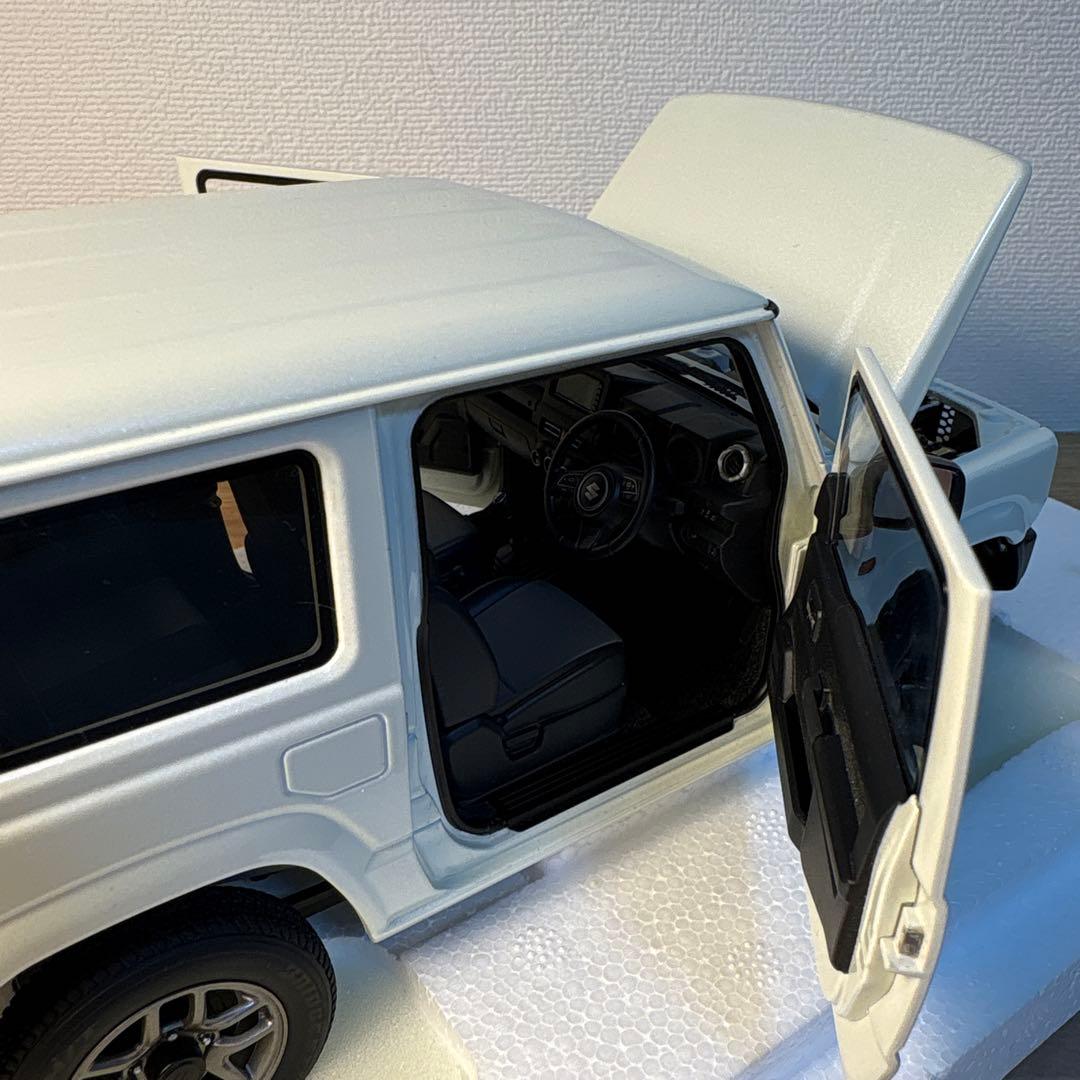 オートアート　スズキ　ジムニー　JB64 ホワイト　1/18 ミニカー