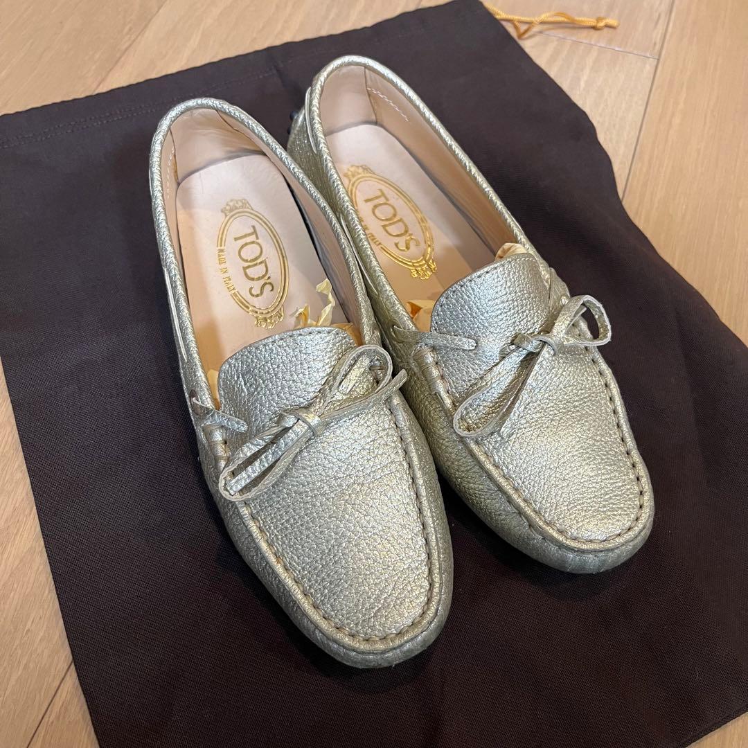 保存袋つき 美品！ TOD'S ゴールド ドライビングシューズ35.5