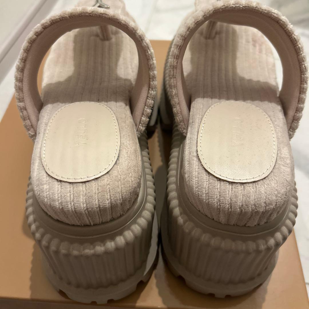 YELLO 厚底サンダル ベージュ