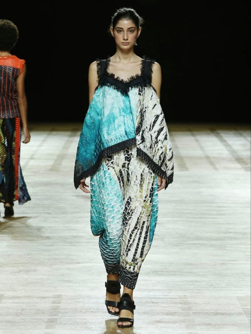 イッセミヤケ　ピンクパープル フリル付きキャミソール