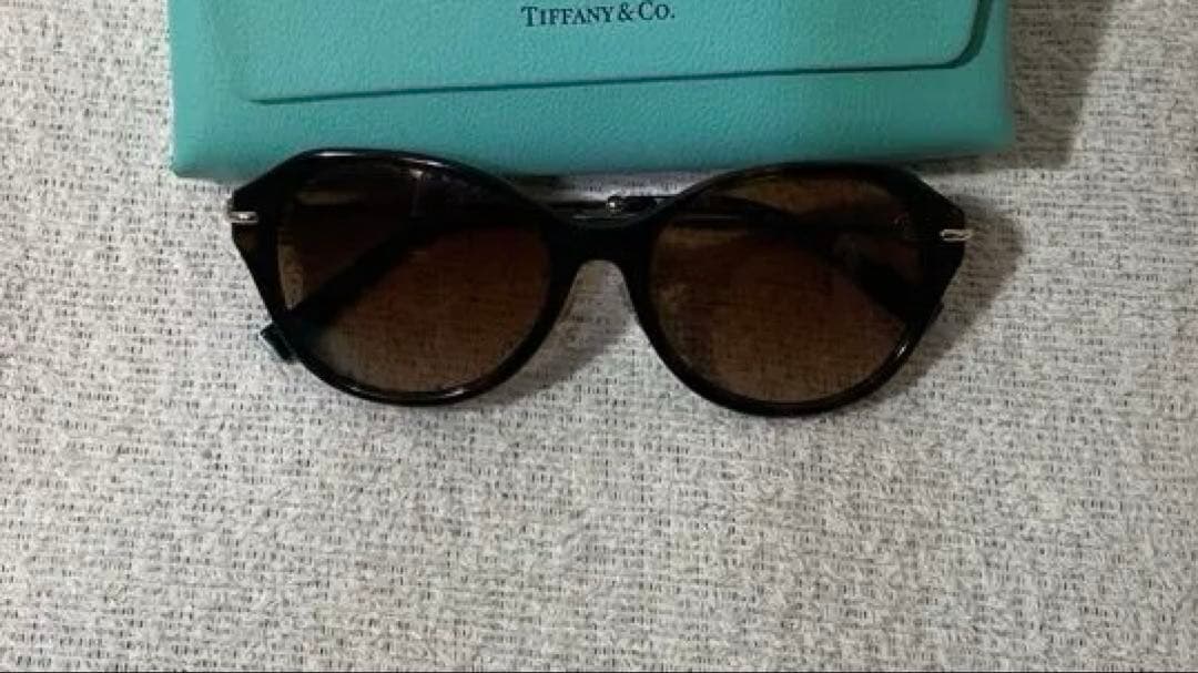 Tiffany & Co. オーバーサイズサングラス