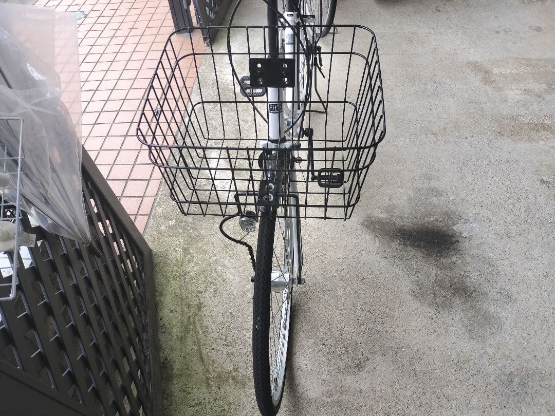 自転車 シティサイクル ホワイト 6段ギア オートライト