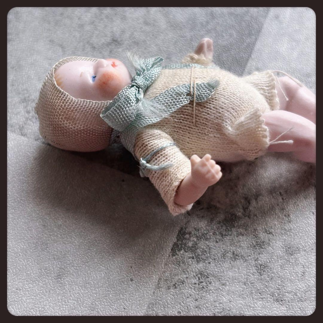 オールドヴィンテージ ベビーベッドとベビーチェア ベビービスクドール2体のセット