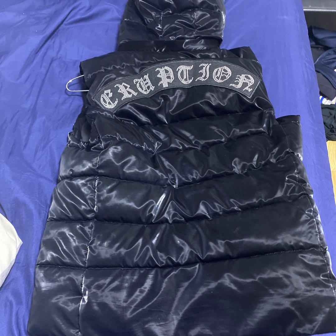 フード付きブラックダウンベスト