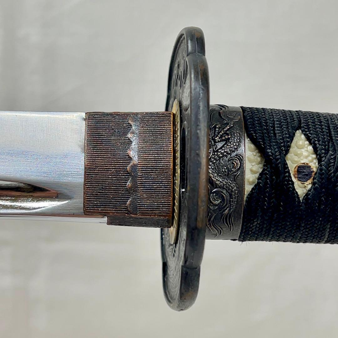 【模造刀】太刀 樋入り 全長99センチ 波 鍔 黒鞘 互の目 刃紋