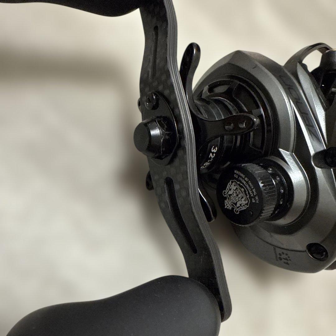 アブガルシア　ゼノン MG-X 8.3SHS-L　ハイギア(左)