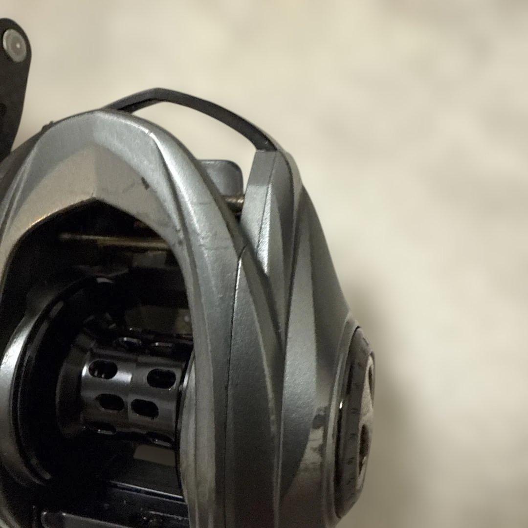 アブガルシア　ゼノン MG-X 8.3SHS-L　ハイギア(左)