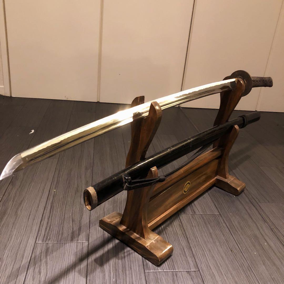 高級模造刀　樋入り刀身　革柄　居合刀　優波紋　黒拵え　太刀