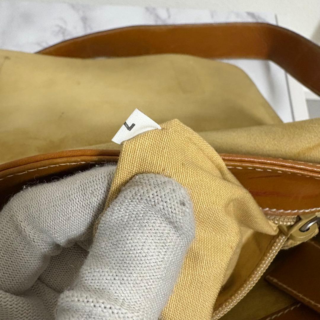 archive prada メッセンジャーバッグ ショルダーバッグ ロゴ型押し