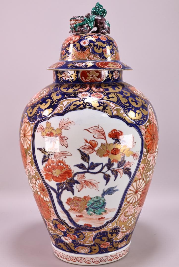 古伊万里　大明成化年製銘　牡丹唐獅子図　大壺　金彩　獅子摘蓋　54㎝ BJ179