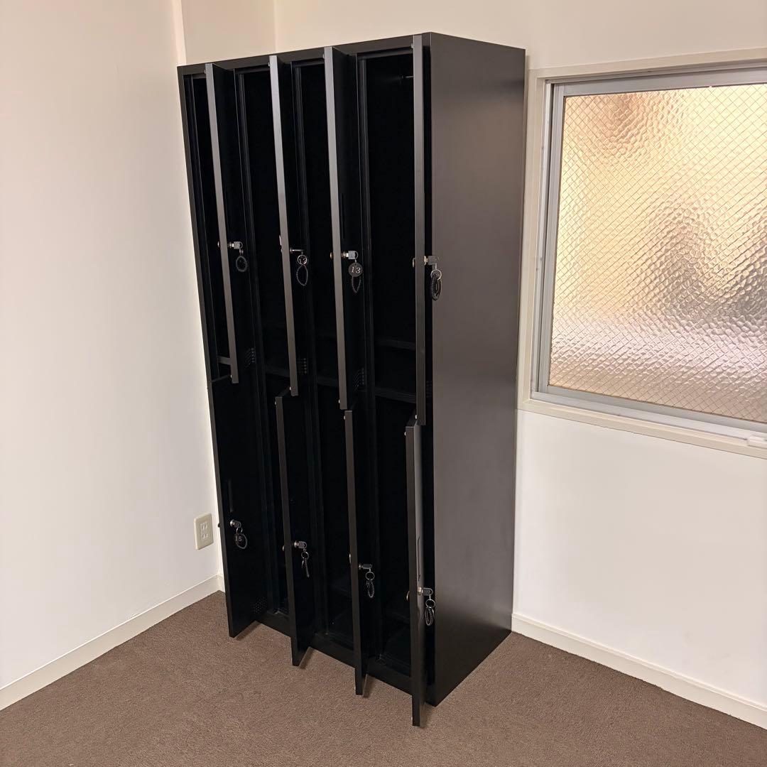 ブラックスチール製鍵付きオフィスロッカー 8人用