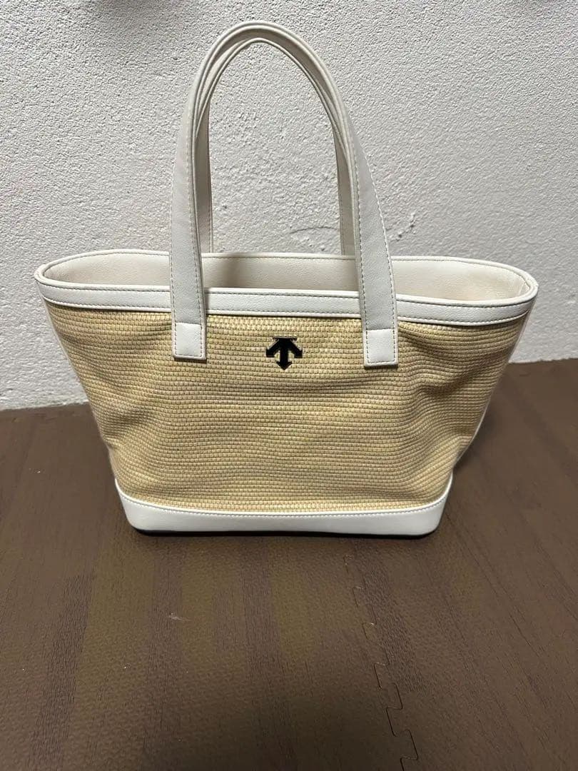 descente （デサント）ゴルフバッグ ベージュ/ホワイト