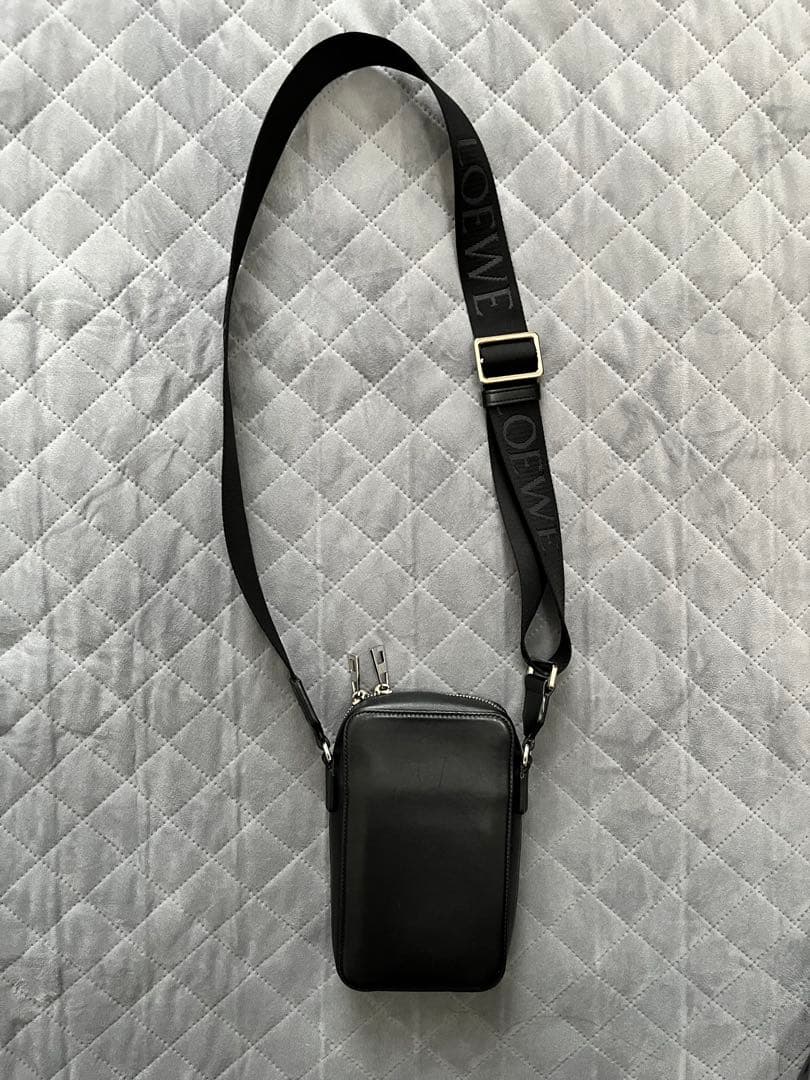 LOEWE バーティカルクロスボディ　ショルダーバック　ブラック