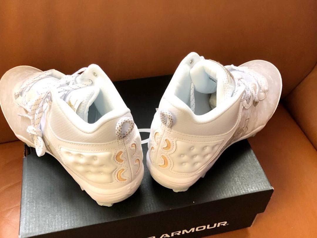 新品2026年USA国内限定アンダーアーマー野球ハーパー8MidRm28.5cm