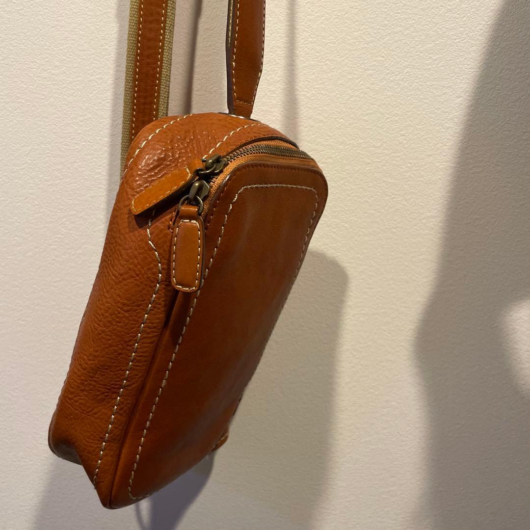 土屋鞄　レザー製コンパクトショルダーバッグ