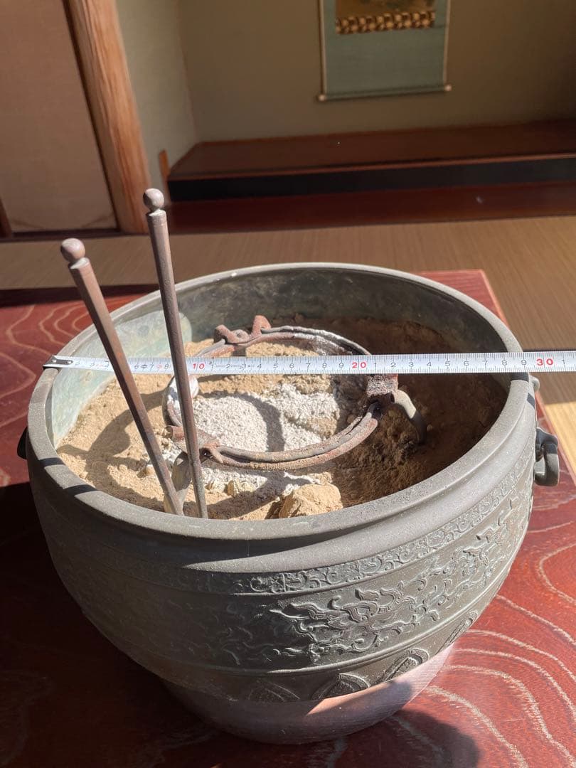 骨董品　希少 鉄製 火鉢 彫刻模様