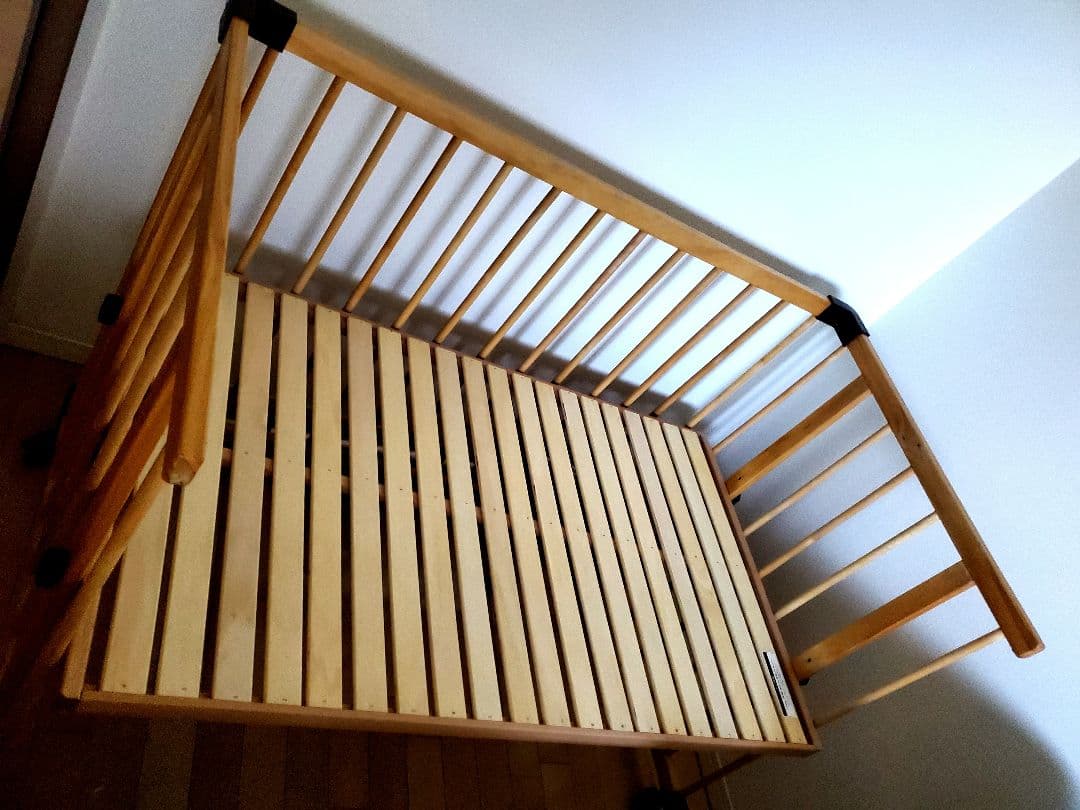 ★ファルスカ　ベビーベッド サイドベッド　キャスター、ズレ防止ベルト付き★