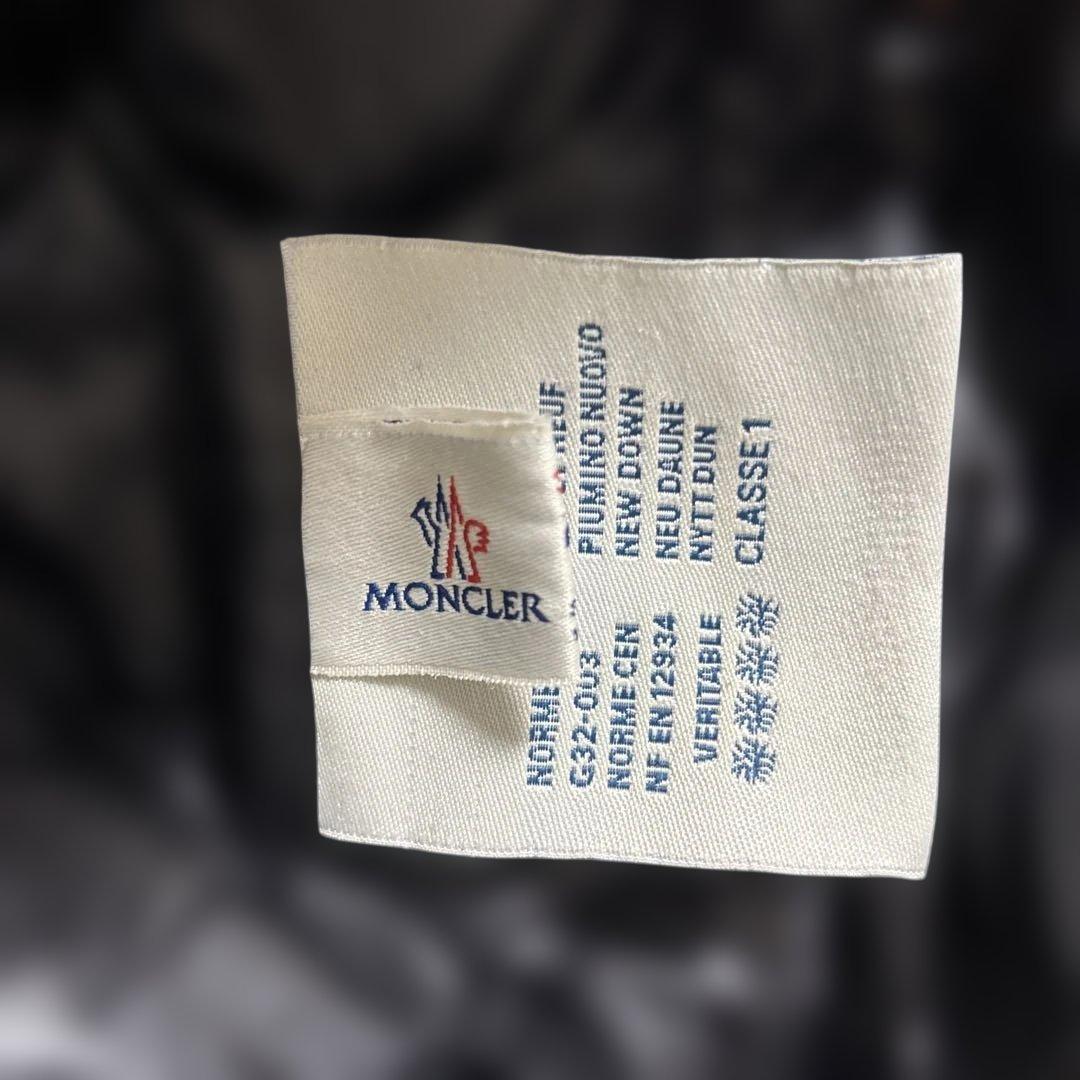 MONCLER ブラック ダウンジャケット