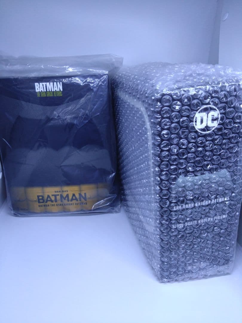 バットマン　ダークナイトリターンズ　ビーストキングダム　フィギュア　2体セット