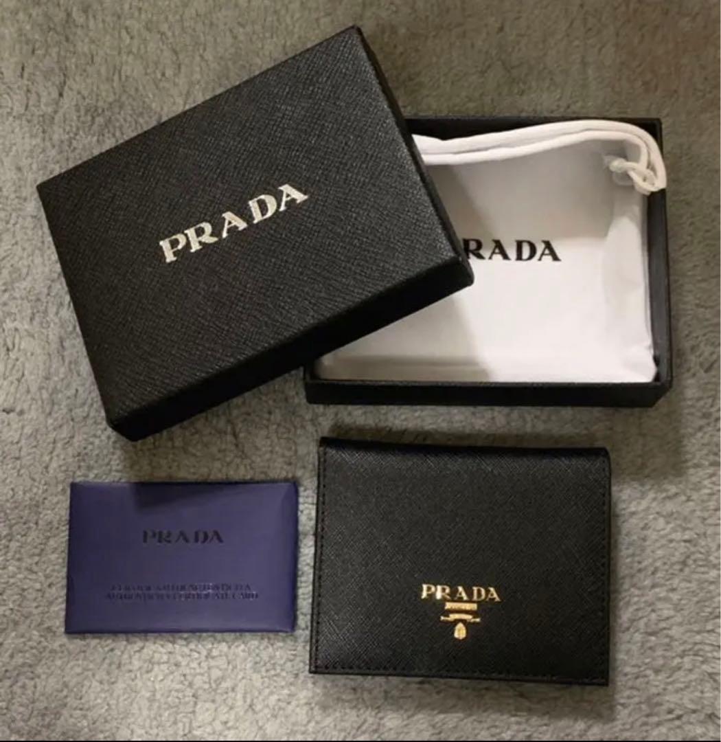 PRADA 財布