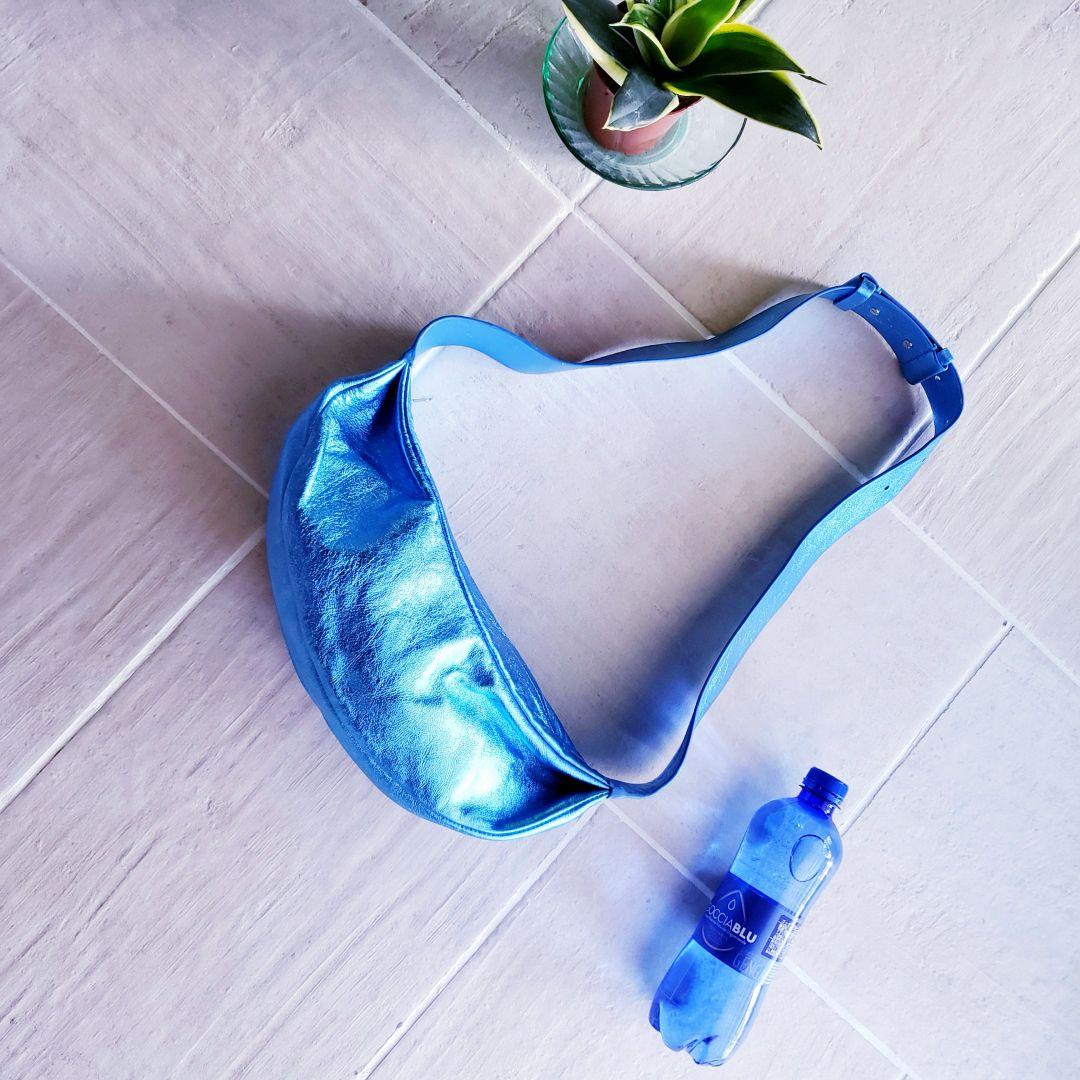 ★美品★　COS　コス　LEATHER　CROSSBODY BAG　ボディバッグ