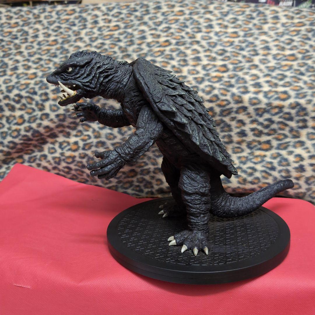 ガメラ怪獣フィギュア 黒 プラスチック製回転座３６０度
