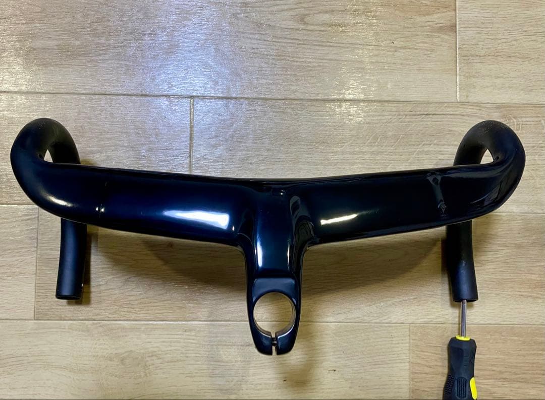 ロードバイク　一体型カーボンハンドル　コックピット