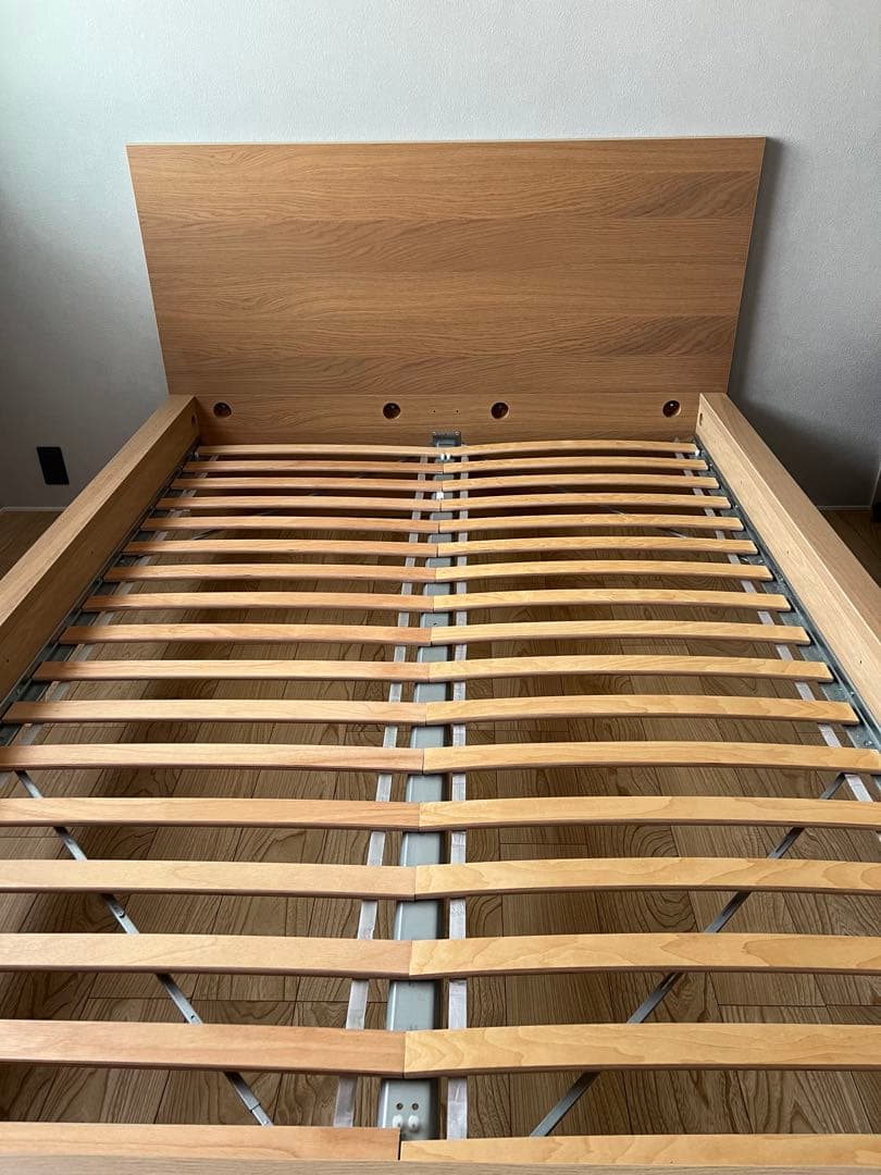 IKEA イケア マルム　ベッドフレームホワイトステインオーク材　140x200